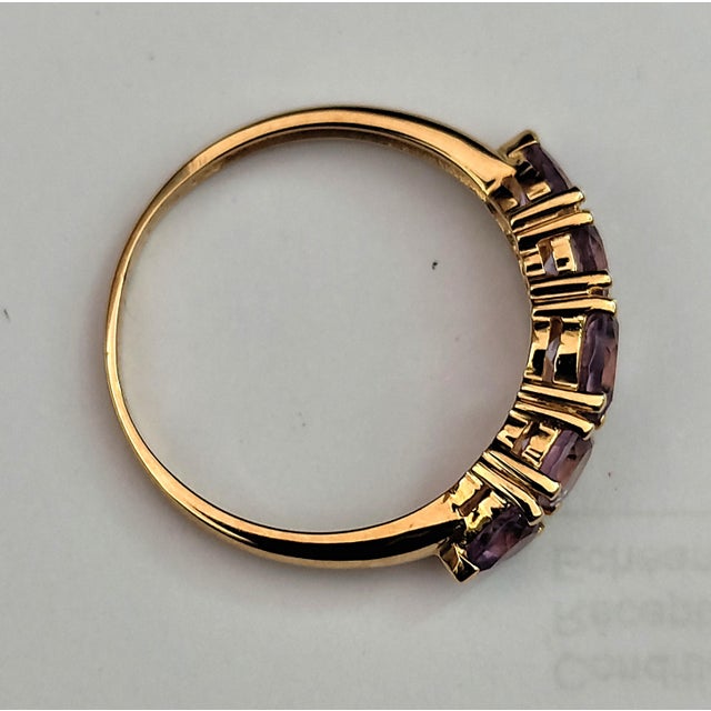 Superb, very fine yellow gold ring (18kJ/1000 hallmark), set with five amethysts, the two outer ones heart-shaped. Total...