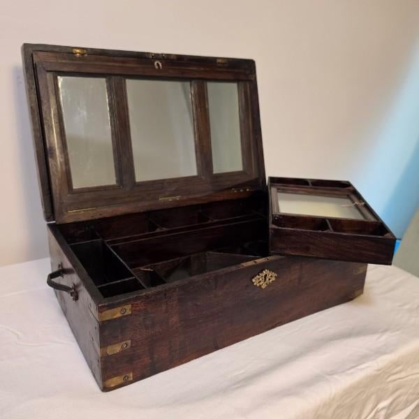 Wood 19th Century Anglo Indian Brass Strapped Rosewood Campaign Vanity Dressing Box For Sale - Image 7 of 18