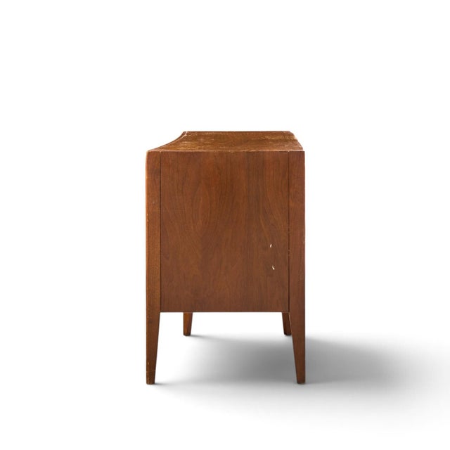 Unagusta Mid Century Walnut Curved Nightstands - Pair For Sale - Image 4 of 12