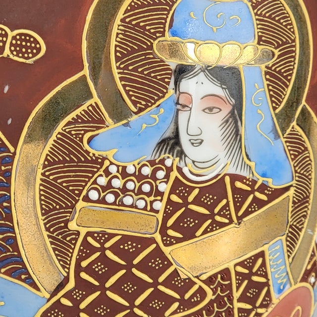 Ceramic Pair of Japanese Moriage Hand Painted Satsuma-Style Vases With Gilt Figures, 1920s 7.5" For Sale - Image 7 of 14