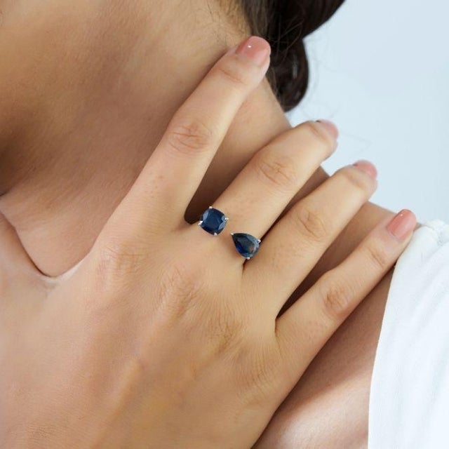 4 Carat Natural Blue Sapphire Toi Et Moi Cockrtail Ring Size 5 in 18k Gold For Sale - Image 10 of 16