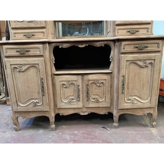 Louis XV Style 2-Body Buffet in Oak, 20th Century For Sale - Image 3 of 10