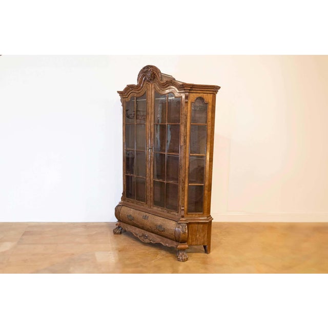 19th Century Dutch Rococo Revival 1890s Bombé Vitrine Display Cabinet with Carved Medallion For Sale - Image 5 of 11