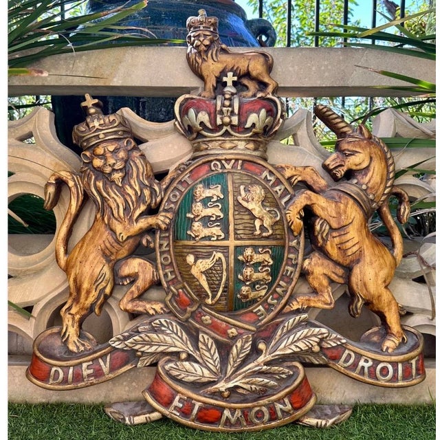 Early 20th Century Large English British Plaster Royal Coat of Arms Wall Plaque For Sale - Image 17 of 18