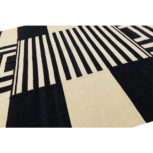 Textile Modern Navajo Style Hand-Woven Wool Flat-Weave Area Rug in Black & Ivory For Sale - Image 7 of 9