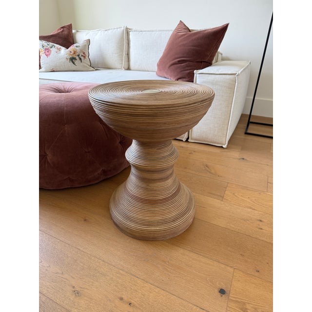 Beautiful accent table. Works with many different decor styles.