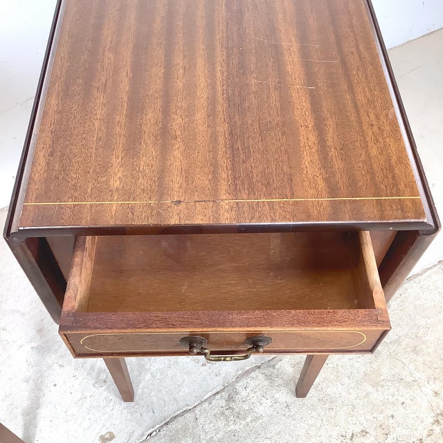 Mid 20th Century Pair of Federal Style Drop-Leaf Pembroke Side Tables For Sale - Image 5 of 16