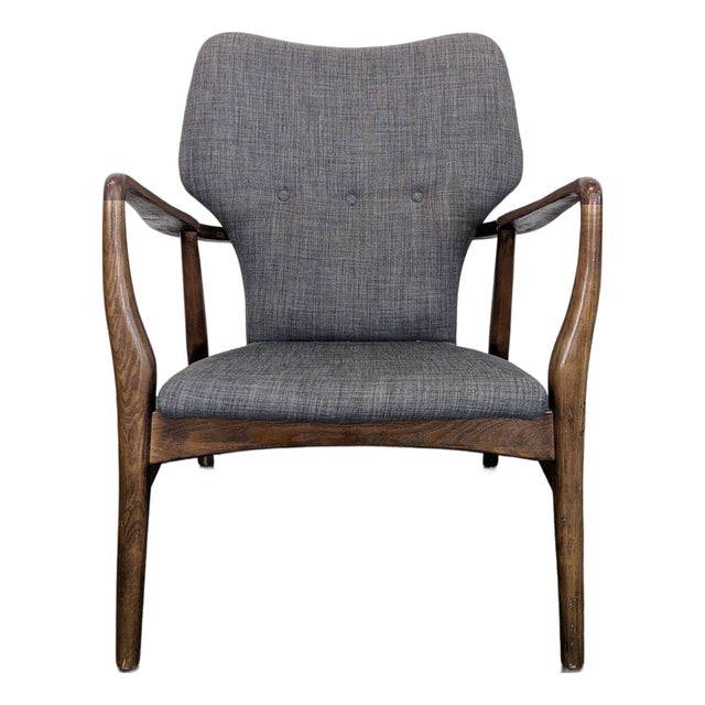 Mid-Century Modern Lounge Chair With Wooden Frame and Grey Upholstery For Sale