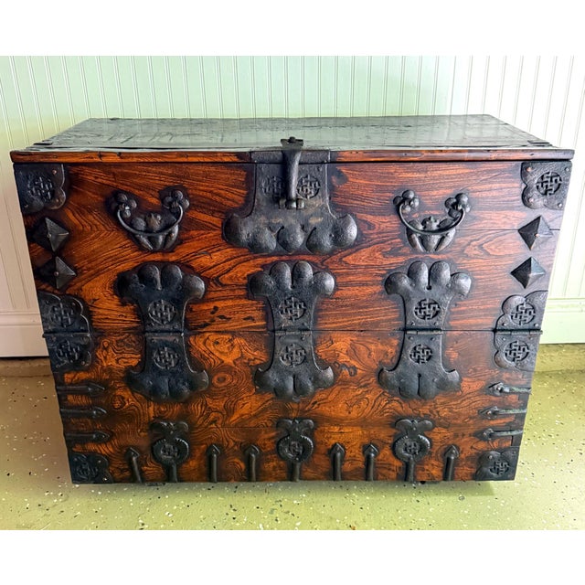 Black Antique Korean Bandaji with Expressive Grains from Jeju Do Island For Sale - Image 8 of 18