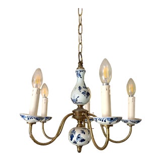 Vintage Dutch Delft Blue & White Porcelain Patinated Brass 5-Arm Chandelier For Sale