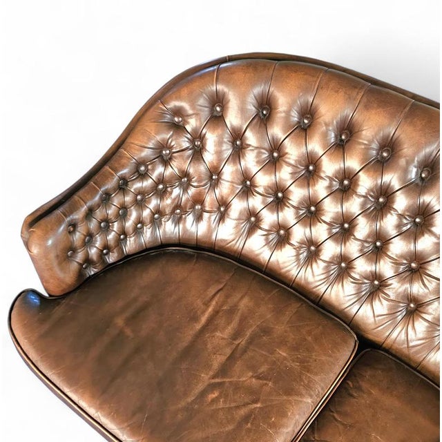 Small Chesterfield 2-Seater Sofa in Brown Leather For Sale - Image 4 of 11