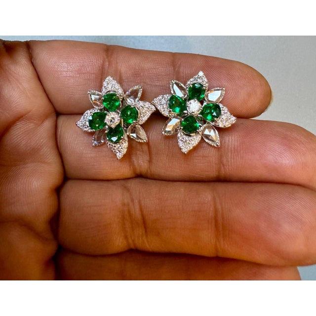 2.5Ct Natural Zambian Emerald & 1.75 Ct Diamond & Rose cut Diamond Earring 18KG For Sale - Image 17 of 18