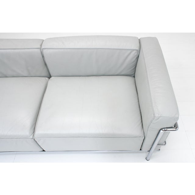 Gray Bauhaus Grey Leather LC3 Sofa by Le Corbusier, Pierre Jeanneret and Charlotte Perriand for Cassina, 1980s For Sale - Image 8 of 12