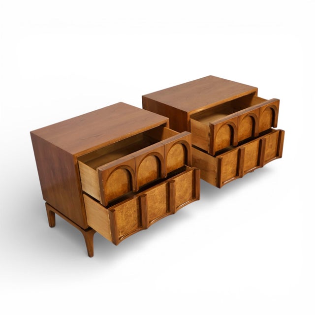 Thomasville Burlwood Mid-Century Modern Sculptural Pair of Nightstands, C. 1960s, Attributed For Sale - Image 11 of 11