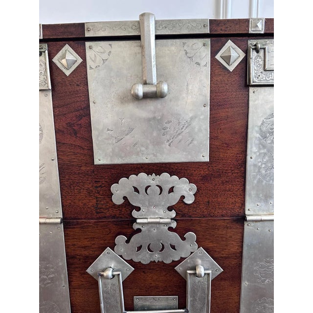 19th Century Korean Wedding Bandaji Chest Pyongyang Joseon Dynasty For Sale - Image 4 of 12