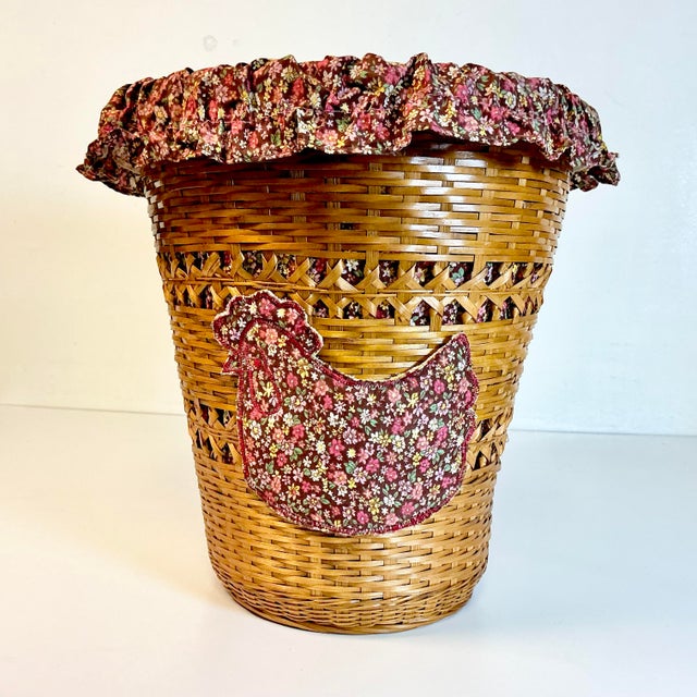Farmhouse 1980s Vintage Farmhouse Boho Chic Chicken Wicker Wastebasket With Calico Fabric Liner. For Sale - Image 3 of 11