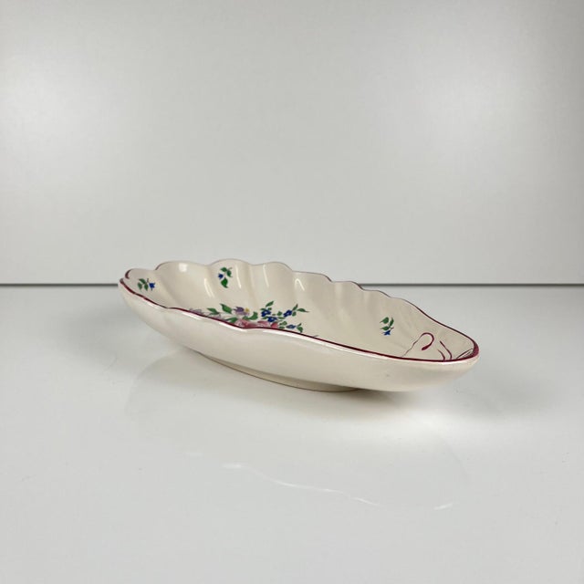 Shell-Shaped Streetlight Serving Dish with Rose Motif from KG Lunéville, 1980s For Sale - Image 4 of 8