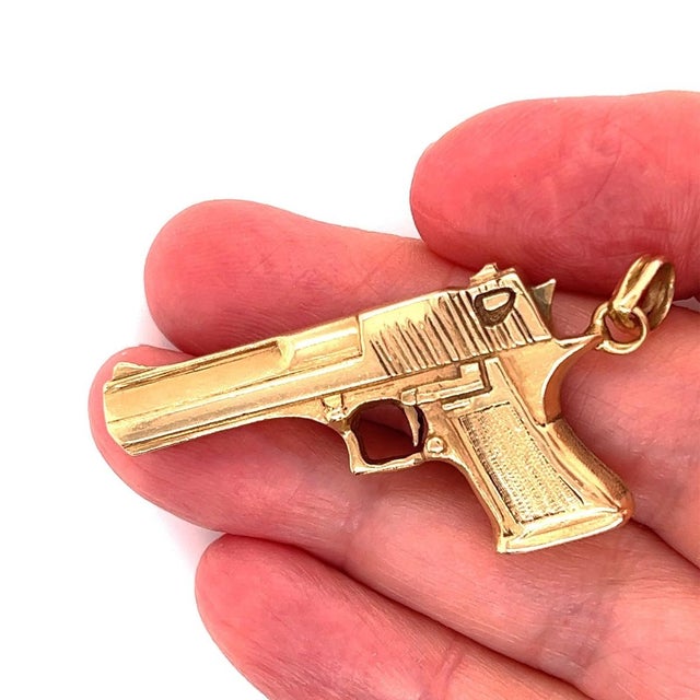 Mid 20th Century Pistol Handgun Charm Pendant in Solid 14k Yellow Gold 20.7g For Sale - Image 4 of 11