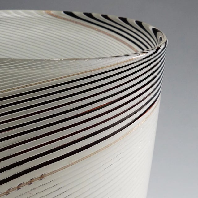 Glass Dino Martens for Aureliano Toso Vase in Filigree Glass Ca. 1950s For Sale - Image 7 of 10