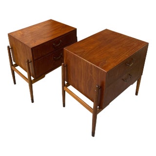 Sculptural pair of Teak Nighstands For Sale