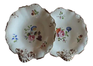 1820s English Porcelain Floral Bouquet Design Shell Form Dessert Dishes Decorated - A Pair