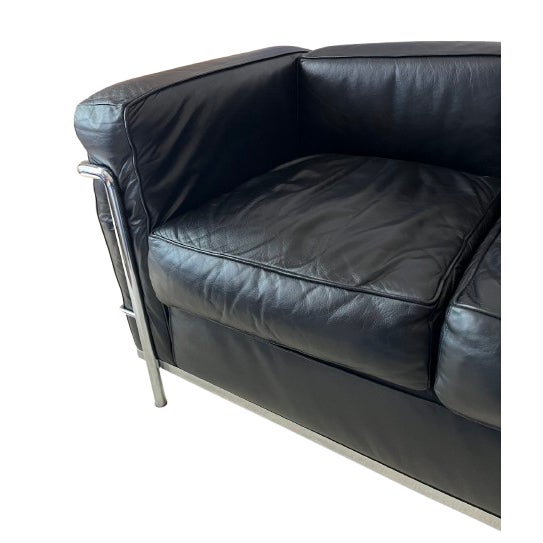 1980s 1987 Cassina Lc2 Black Leather Loveseat — Le Corbusier / Jeanneret / Perriand (Documented) For Sale - Image 5 of 10