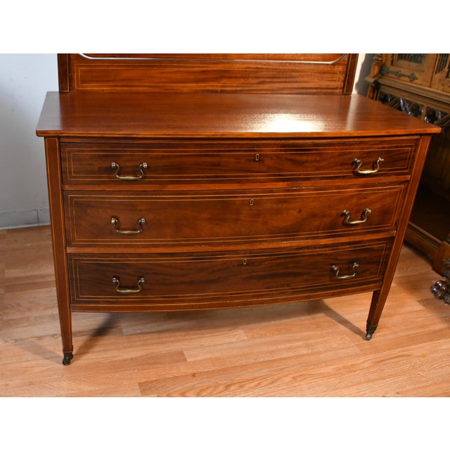Hepplewhite 1900s English Hepplewhite Mahogany Inlaid Low & High Dressers With Mirrors Chests of Drawers For Sale - Image 3 of 18