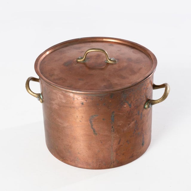 Six piece set of copper pots and pans. Multiple pots and pans to make a wide arrange of items at once. Well designed with...