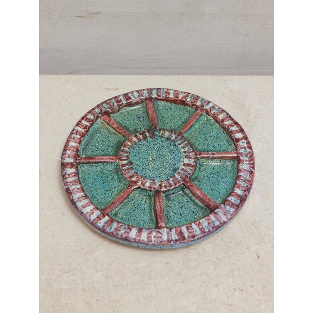 Spanish 1960s Alfaraz Hand Made Studio Pottery Plate For Sale In Dallas - Image 6 of 16