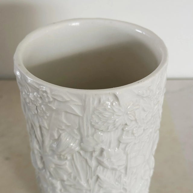 Vintage White Ceramic Italian Majolica Vase With Textured Floral Relief For Sale - Image 4 of 5