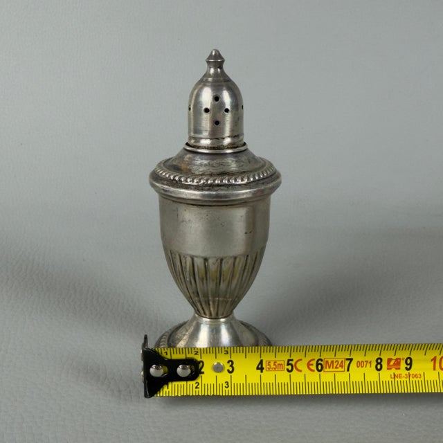 Antique Early 20th Century Set of Salt, Pepper, and Dispensers in Sterling Silver, Set of 2 For Sale - Image 9 of 11