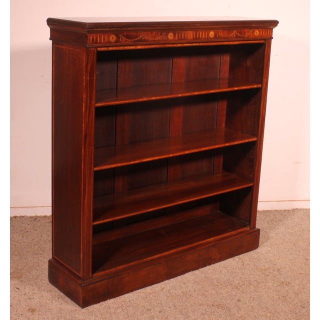 A charming small open bookcase in mahogany with inlays, dating from the 19th century in England. A beautiful and unusual...