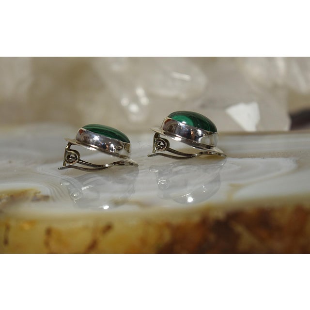 Vintage Sterling Silver Malachite Clip-on Stud Earrings, A Pair For Sale In Philadelphia - Image 6 of 18