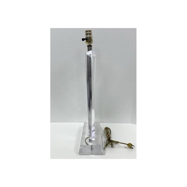 1970s Mid Century Modern Lucite Table Lamp For Sale - Image 4 of 12