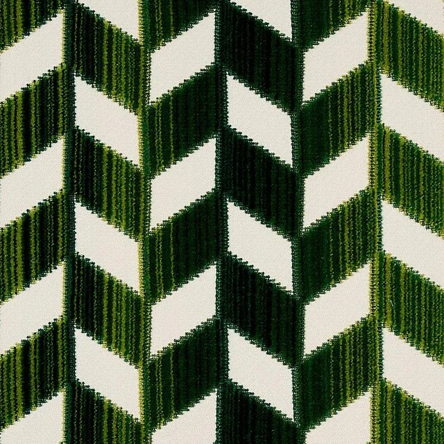 This chevron design is enhanced by a beautiful vertical stri√©. With wonderful depth and striking geometry, this small-...