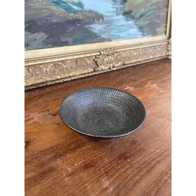 Textured Studio Pottery Bowl in Dark Iron-Glaze Finish With Radiating Pattern. For Sale - Image 4 of 9
