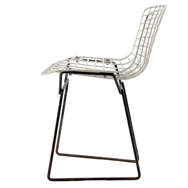 Harry Bertoia Vintage 1950s Attributed to Knoll Harry Bertoia Child Size Wire Side Chair - White W/ Black Base - Model 425 / 625 Kid Children Sized For Sale - Image 4 of 18