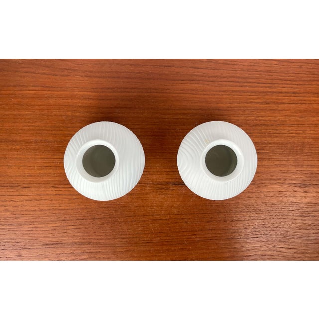 1970s Vintage German White Porcelain Op Art Vases from Hutschenreuther, 1970s, Set of 2 For Sale - Image 5 of 15