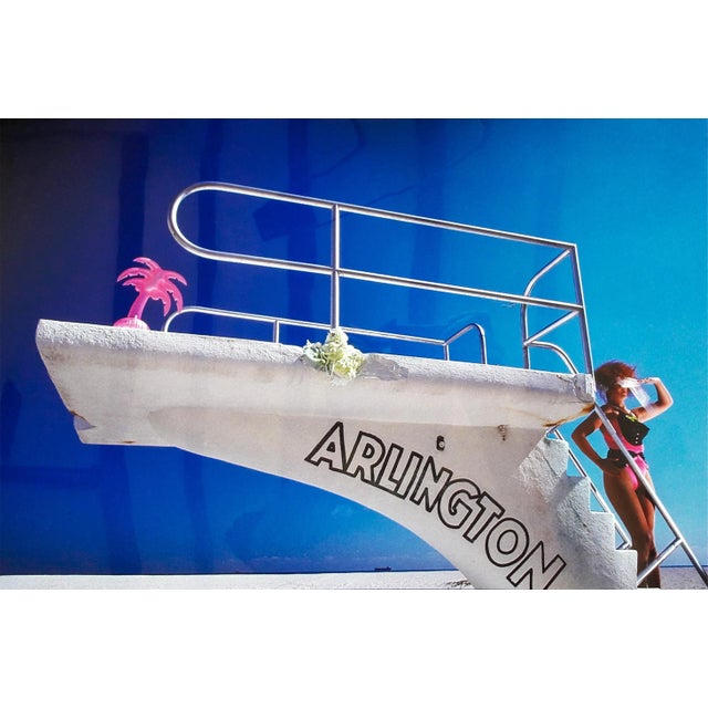 Cheyco Leidmann does not hesitate to present marginal beings who are mostly drug addicts, unemployed, tramps, criminals,...