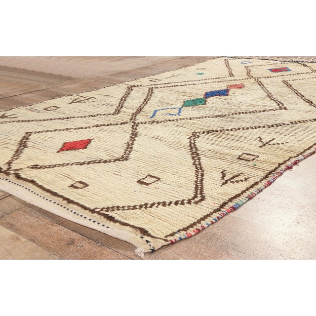 Beige Vintage Azilal Moroccan Rug, 05'01 X 09'05 For Sale - Image 8 of 10