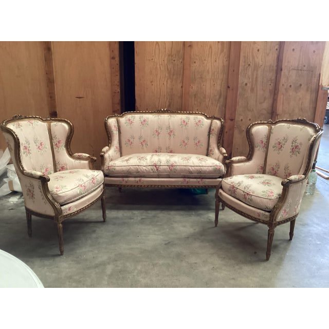 It is rare to find such a quality French salon set with the silk upholstery in such good condition. This set consists of a...