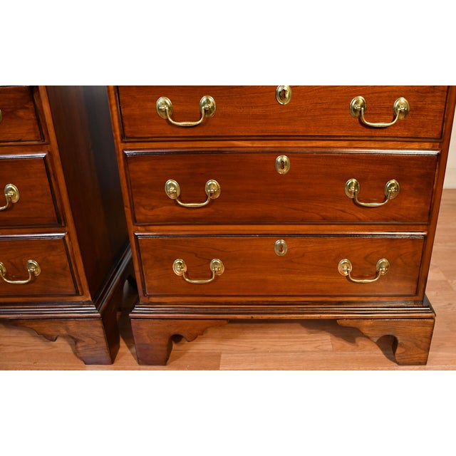 We are pleased to offer this beautiful pair of English Traditional Chest of drawers by Harden Furniture, from the 1960s....