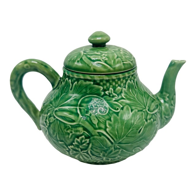 Vintage Bordallo Leaf Pattern Teapot For Sale