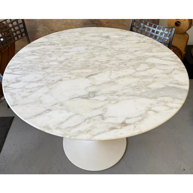 Late 20th Century Early Production Knoll Saarinen Tulip Top with Marble Top For Sale - Image 5 of 12