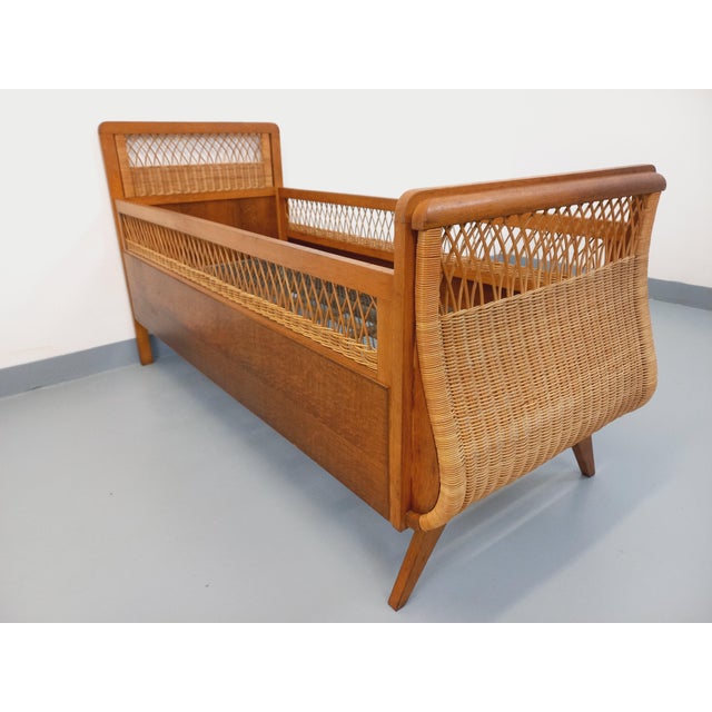 1970s Vintage Baby Cot in Oak and Rattan, 1960s-1970s For Sale - Image 5 of 17