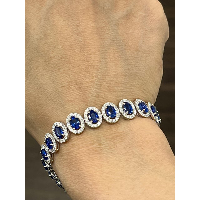 Modern 16.29 Ct Natural Ceylon Sapphire & Diamond Bracelet For Sale - Image 3 of 5