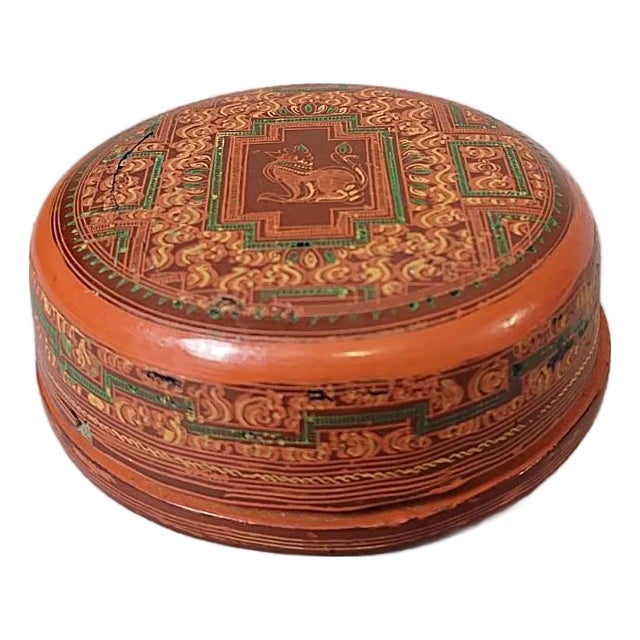 19th Century Thai Polychrome Lacquer Betel Box With Guardian Lion For Sale