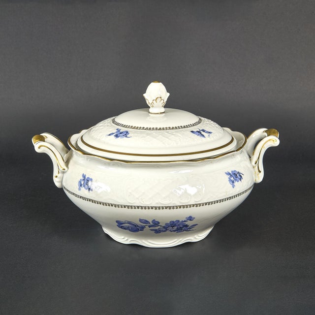1940s Bavarian Porcelain Dinnerware Set from Carl Schumann, 1940s, Set of 54 For Sale - Image 5 of 18