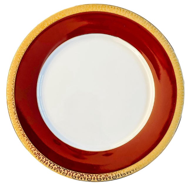 Contemporary Vintage Royal Gallery Gold Buffet Dinner Plates Red & Green With 24k Gold Filigree - Set of 8 For Sale - Image 3 of 7