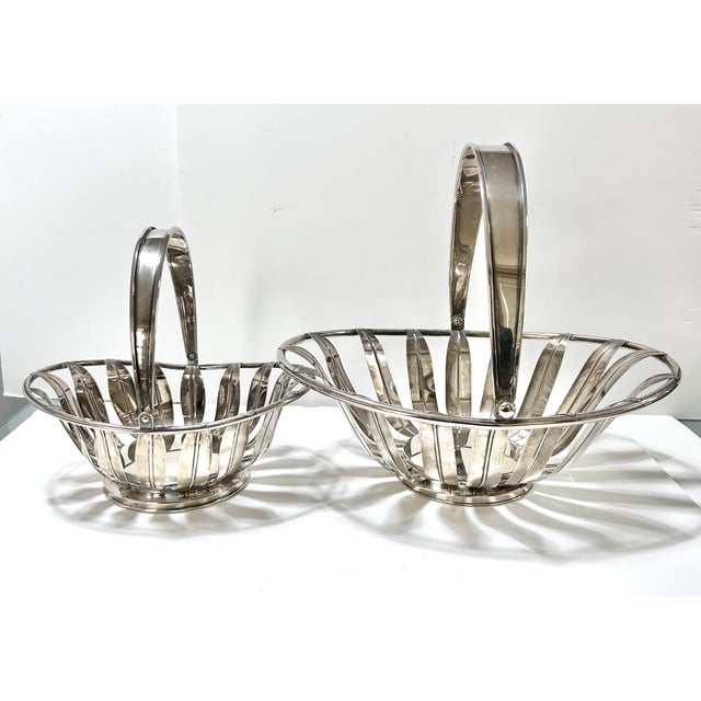 Vintage Silverplate Swing Handle Basket Set – Footed Openwork Serving Baskets – Mid Century Tabletop / Fruit / Bread Display For Sale In Louisville - Image 6 of 10